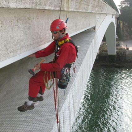 Fixation d'attache pour un des filet de sécurité.