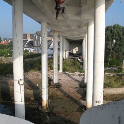 Pose de filet sous le pont - La Trinité-Sur-Mer (56).