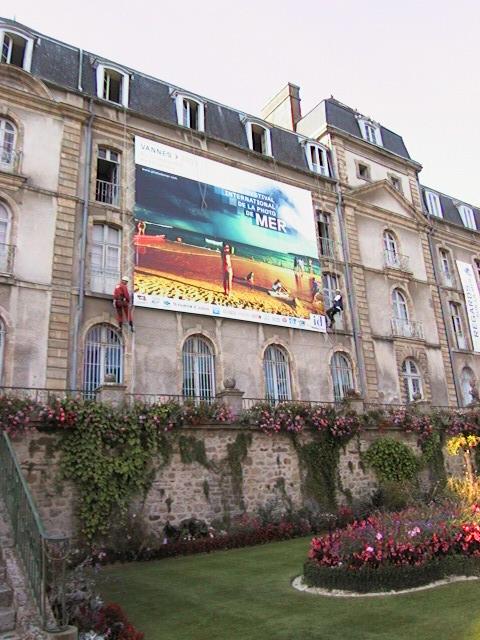 Pose de panneau publicitaire événementiel à Vannes