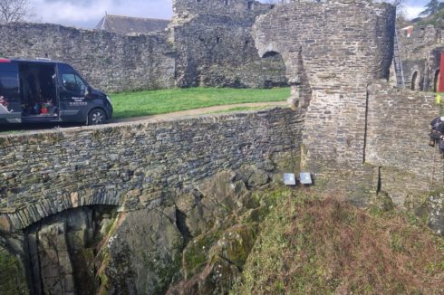 travaux d'accès difficile au Château de Oudon pour dévégétalisation