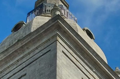 travaux d'accès difficile Eglise Saint Patern Vannes restauration de la croix
