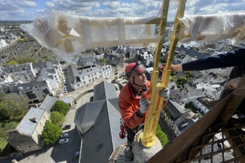 travaux en hauteur bretagne croix église st Patern à Vannes