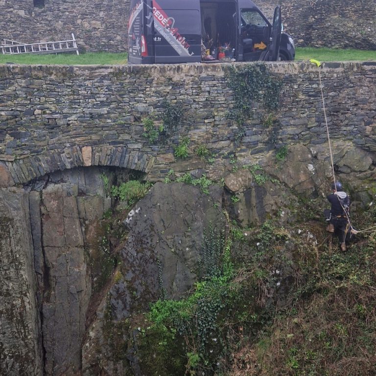 travaux d'accès difficile à la corde monument historique