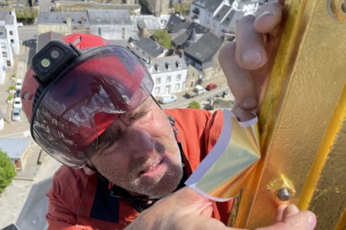 travaux en hauteur croix Saint patern dorure à la feuille d'or
